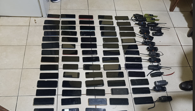 Descubren antenas de internet satelital y red de radios en cárceles de Guatemala usadas por pandillas