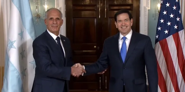 Presidente electo de Honduras recibe otro espaldarazo de EE UU al reunirse con secretario de Estado