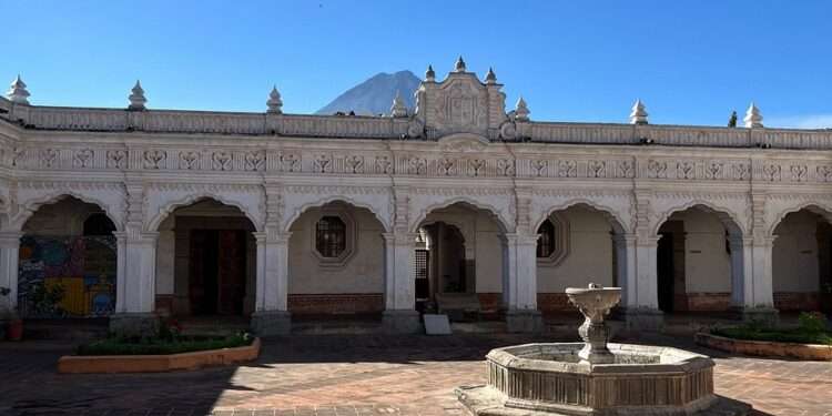 Guatemala clausura el Museo de Arte Colonial de Antigua tras investigación por daños a piezas patrimoniales