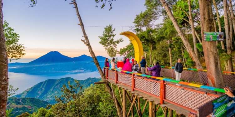 Guatemala anuncia acuerdo para recuperar y proteger el lago Atitlán