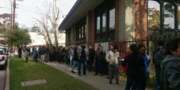 Guatemala y su diáspora en Estados Unidos: suspensión de servicios consulares en Los Ángeles complica a los migrantes