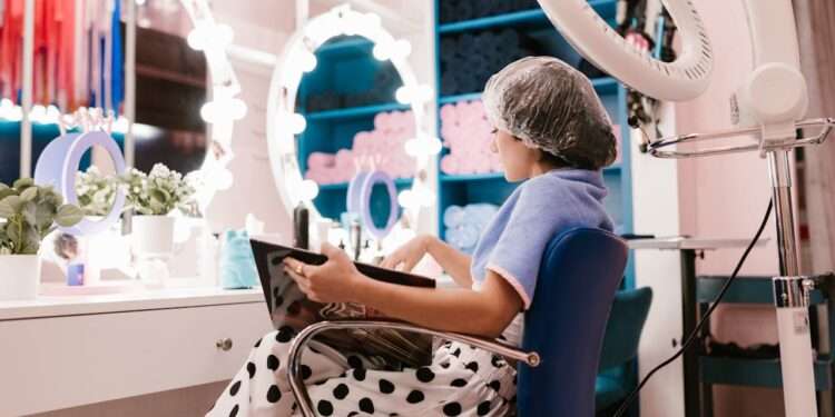 Microempresas de hogares crecen 13.5 % en Costa Rica y rozan el medio millón en 2025