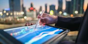 Ocho de cada 10 empresas en Centroamérica exploran o prueban inteligencia artificial avanzada, pero sin escalarla al negocio