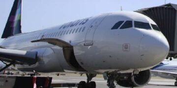 Carga tributaria fuerza a aerolíneas a recortar rutas desde Costa Rica