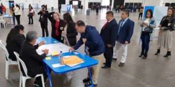 Presidente de Guatemala llama a miembros del Colegio de Abogados a votar en elección de magistrados de la Corte de Constitucionalidad