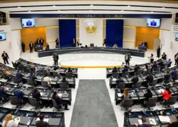 El 55.7 % de los salvadoreños aprueba la reelección presidencial “sin restricciones”, según encuesta