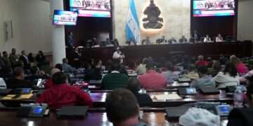 Informe denuncia déficits de legitimidad y transparencia, con fallas estructurales en Congreso hondureño saliente