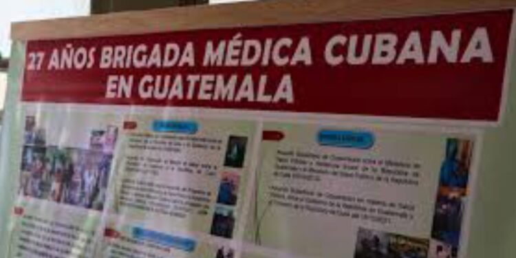 Guatemala pone fin a convenio para brigadas médicas cubanas tras 27 años