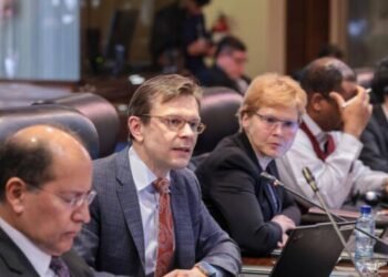 Guatemala resalta avances tributarios y gestión del gasto al inicio de revisión del FMI