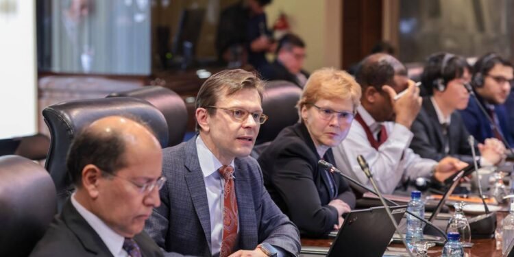 Guatemala resalta avances tributarios y gestión del gasto al inicio de revisión del FMI