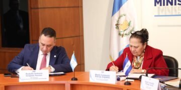 Exfiscal anticorrupción de Guatemala crítica a fiscal salvadoreño por respaldar a Consuelo Porras y elogiar su trabajo