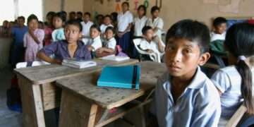 Honduras inicia clases con más de 1.2 millones de niños fuera del sistema educativo