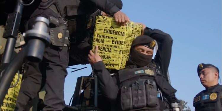 Presidente de Guatemala destaca incautación de casi 5 toneladas de cocaína en enero y advierte que ofensiva apenas comienza