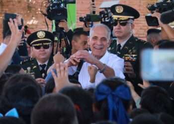 Presidente hondureño anuncia ley anticorrupción y aclara que libros escolares se financiaron con donaciones