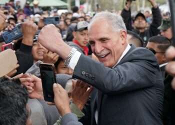 Presidente de Honduras asume control de la emergencia en salud y promete transformar el sistema sanitario en dos años