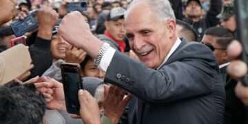 Presidente de Honduras asume control de la emergencia en salud y promete transformar el sistema sanitario en dos años