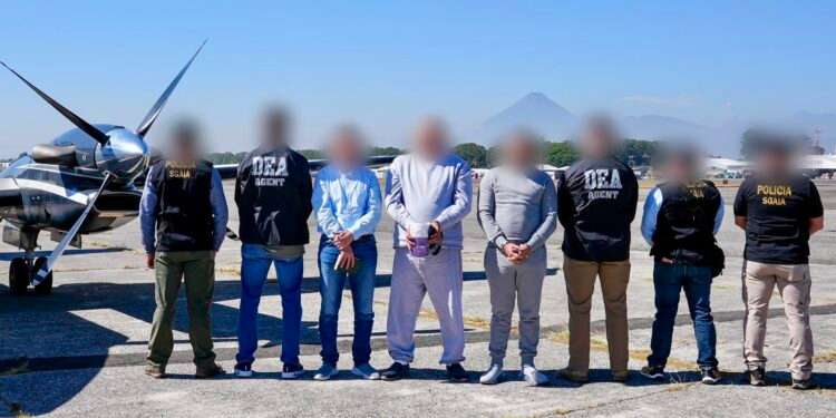 EE UU celebra la reciente extradición de un chino y tres guatemaltecos como un avance clave contra el narcotráfico regional