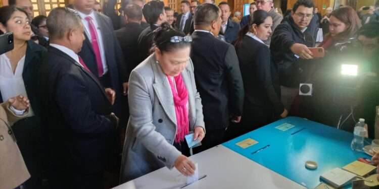 La controvertida fiscal general evalúa postularse a magistrada de la Corte de Constitucionalidad de Guatemala