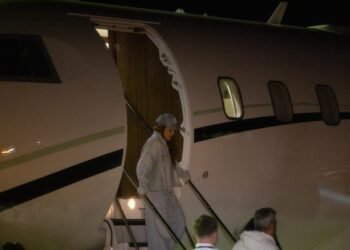 Shakira ya está en El Salvador para residencia de cinco conciertos mientras miles de turistas ingresan al país