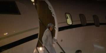 Shakira ya está en El Salvador para residencia de cinco conciertos mientras miles de turistas ingresan al país