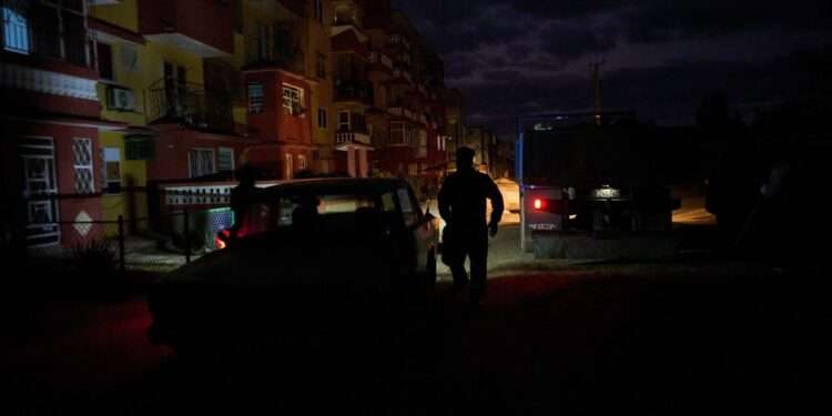 Crisis energética en Cuba provoca cierre de hoteles y reubicación de turistas