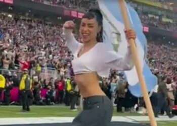 Centroamericanos aparecen en el show de Bad Bunny en el Super Bowl y llevan su identidad latina al escenario global