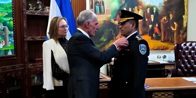 Presidente de Honduras nombra nuevo jefe de la Policía Nacional