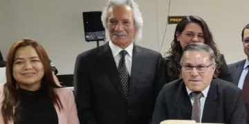 Juez en Guatemala ordena liberar al periodista José Rubén Zamora y le otorga arresto domiciliario