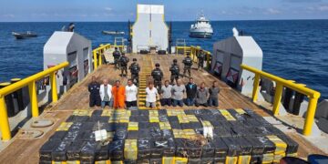 El Salvador anuncia incautación de 6.6 toneladas de cocaína en alta mar, la más grande en la historia del país