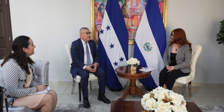El Salvador y Honduras buscan impulsar cooperación e inversiones bilaterales