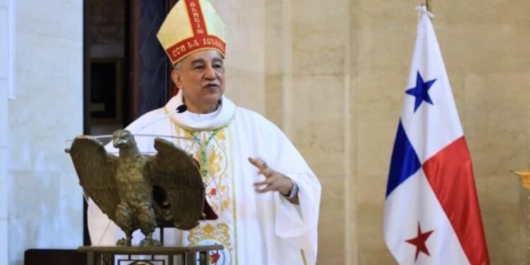 Arzobispo de Panamá llama al ayuno de redes sociales al iniciar la Cuaresma