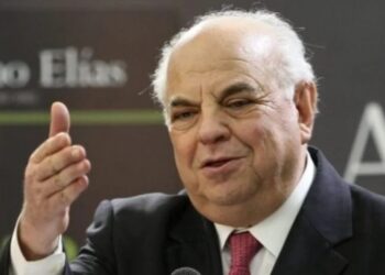 Expresidente guatemalteco celebra anulación de órdenes de captura gracias a un cuestionado juez que desechó el proceso por el “Serranazo”