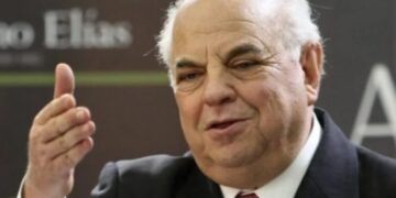 Expresidente guatemalteco celebra anulación de órdenes de captura gracias a un cuestionado juez que desechó el proceso por el “Serranazo”