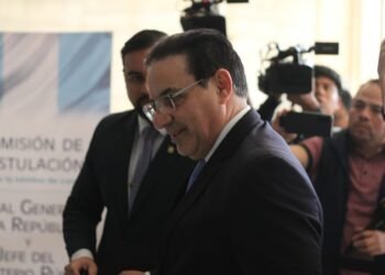Ministro de Gobernación presenta su postulación para fiscal general y jefe del Ministerio Público de Guatemala