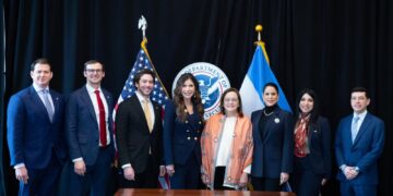 Canciller salvadoreña se reúne con secretaria de Seguridad Nacional de EE UU y hablan de cooperación en seguridad y movilidad laboral