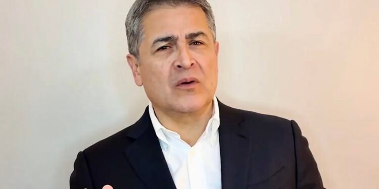 Expresidente hondureño Juan Orlando Hernández mantiene su narrativa de inocencia y usa una entrevista a su favor en redes sociales