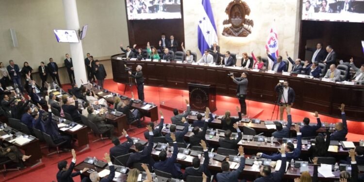 Honduras busca derogar amnistía política y revisar beneficios otorgados a exfuncionarios