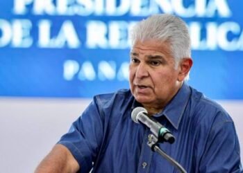Presidente de Panamá defiende transición portuaria y critica a empresa china que los operó Balboa y Cristóbal durante años