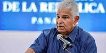 Presidente de Panamá defiende transición portuaria y critica a empresa china que los operó Balboa y Cristóbal durante años