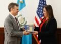 Encargado de negocios de EE UU y presidenta de Corte Suprema de Guatemala hablan de fortalecer cooperación en extradición y lucha contra el narcotráfico