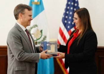 Encargado de negocios de EE UU y presidenta de Corte Suprema de Guatemala hablan de fortalecer cooperación en extradición y lucha contra el narcotráfico