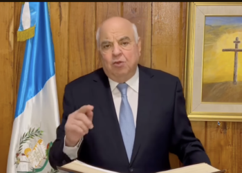 Cuestionado juez guatemalteco anula captura de expresidente Serrano Elías por delitos relacionados al autogolpe