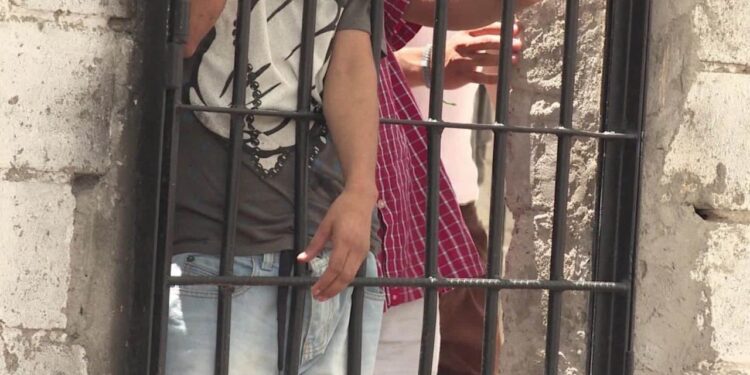 Honduras debate bajar la edad punible: adolescentes podrían ser juzgados desde los 16 por delitos graves