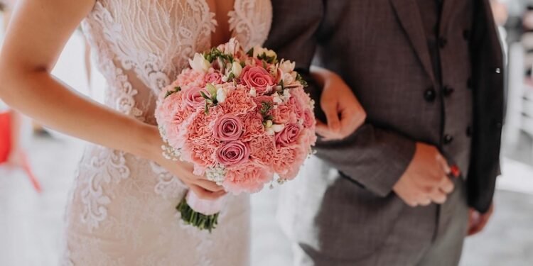 Los costarricenses se están casando menos y los que se deciden, lo hacen a mayor edad