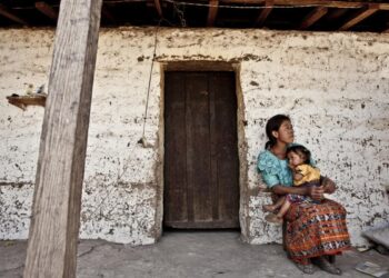 Guatemala alcanza 77.5% de pobreza multidimensional y triplica a Panamá, según CEPAL