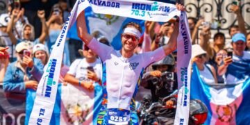 El guatemalteco Raúl Tejada gana Ironman 70.3 en El Salvador