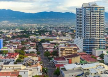 Guatemala alcanza 77.5% de pobreza multidimensional y triplica a Panamá, según CEPAL