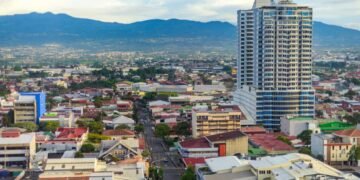 Guatemala alcanza 77.5% de pobreza multidimensional y triplica a Panamá, según CEPAL