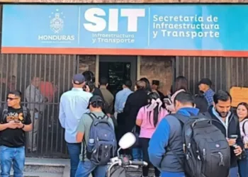 Detectan plazas fantasmas de cubanos y venezolanos en Secretaría de Transporte de Honduras