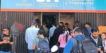Detectan plazas fantasmas de cubanos y venezolanos en Secretaría de Transporte de Honduras